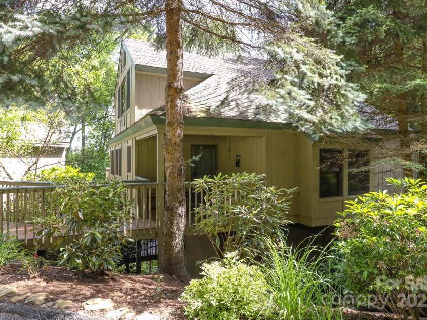 71 Ivy Ridge Road, Burnsville, NC 28714.  MLS# CAR4270040, YatesRealty ID 20049. 