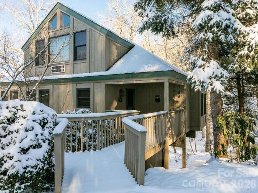 71 Ivy Ridge Road, Burnsville, NC 28714.  MLS# CAR4334106, YatesRealty ID 20049. 