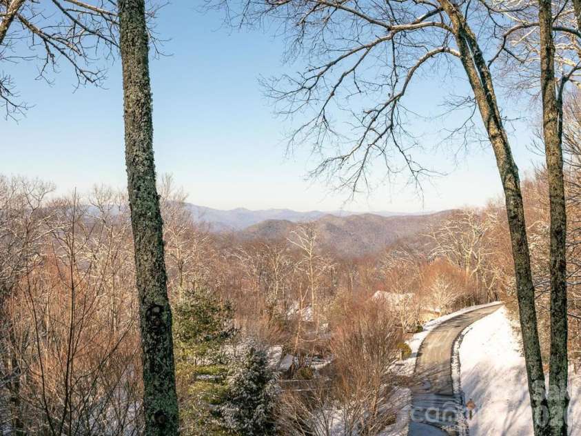 71 Ivy Ridge Road, Burnsville, NC 28714.  MLS# CAR4334106, YatesRealty ID 20049. 