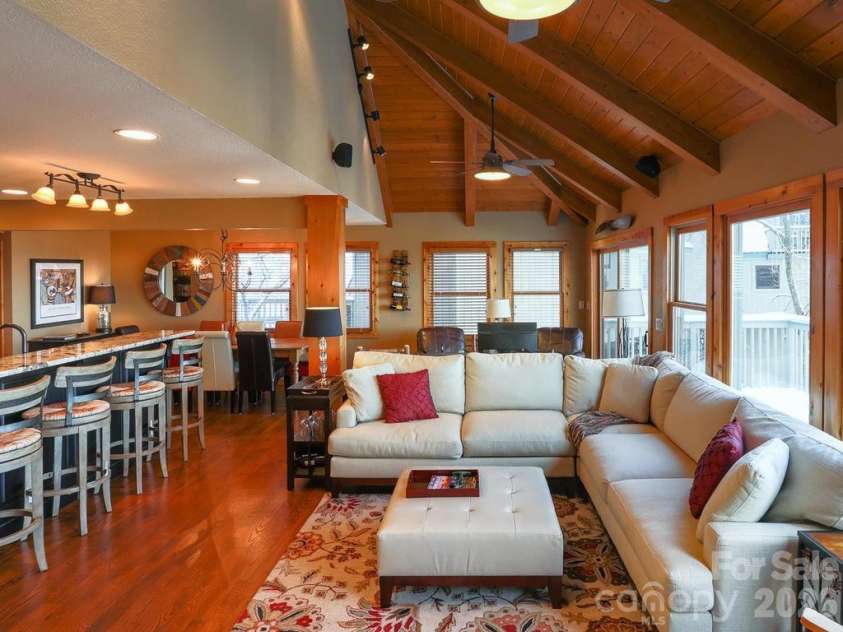 71 Ivy Ridge Road, Burnsville, NC 28714.  MLS# CAR4334106, YatesRealty ID 20049. 