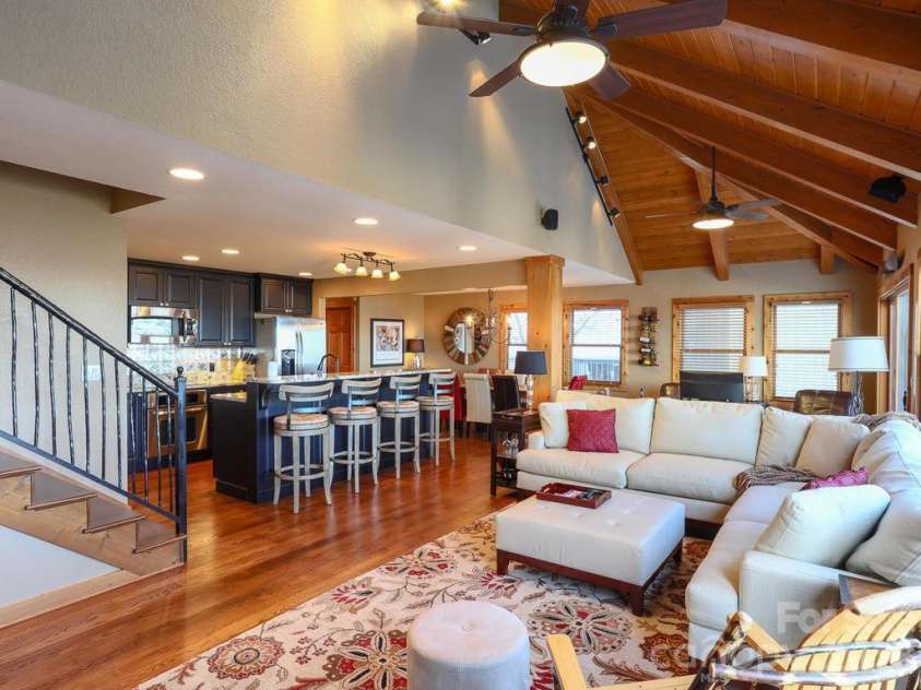 71 Ivy Ridge Road, Burnsville, NC 28714.  MLS# CAR4334106, YatesRealty ID 20049. 