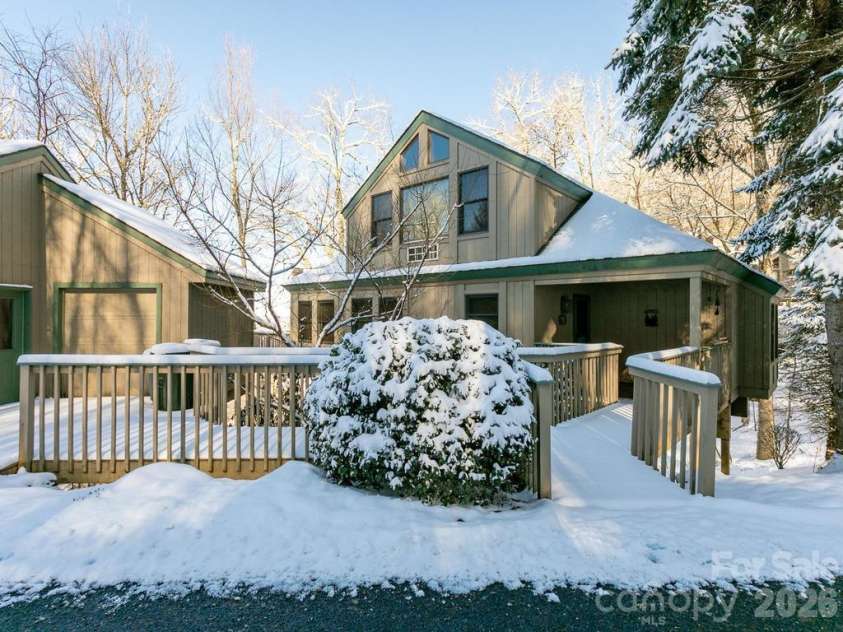 71 Ivy Ridge Road, Burnsville, NC 28714.  MLS# CAR4334106, YatesRealty ID 20049. 