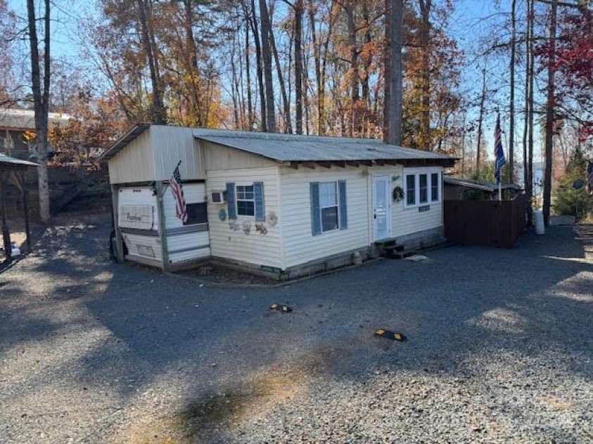 101 Lake View Drive, Mount Gilead, NC 27306.  MLS# CAR4205809, YatesRealty ID 2005. 