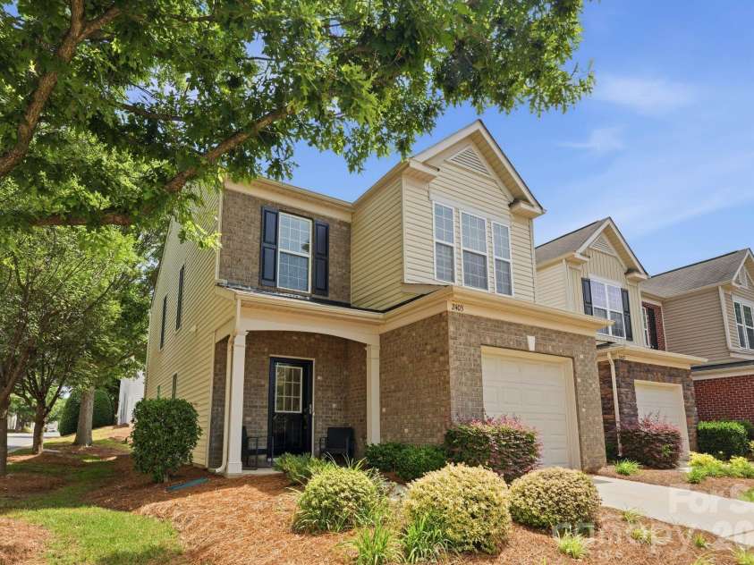 2403 Diplomat Lane, Charlotte, NC 28210.  MLS# CAR4387067, YatesRealty ID 2005. 