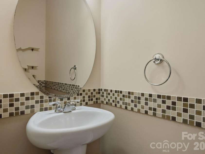 2403 Diplomat Lane, Charlotte, NC 28210.  MLS# CAR4387067, YatesRealty ID 2005. 