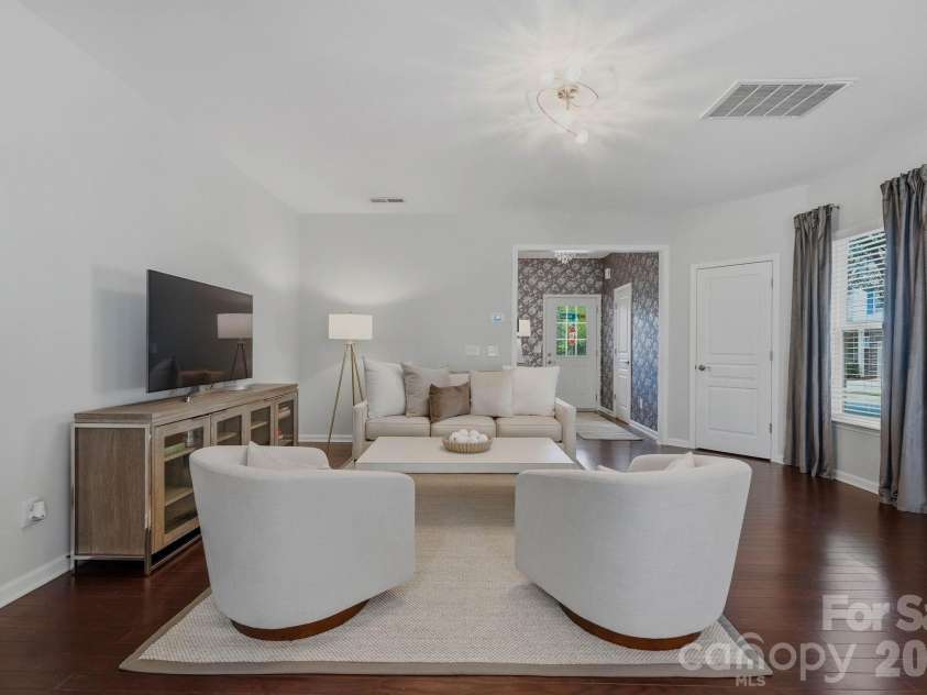 2403 Diplomat Lane, Charlotte, NC 28210.  MLS# CAR4387067, YatesRealty ID 2005. 