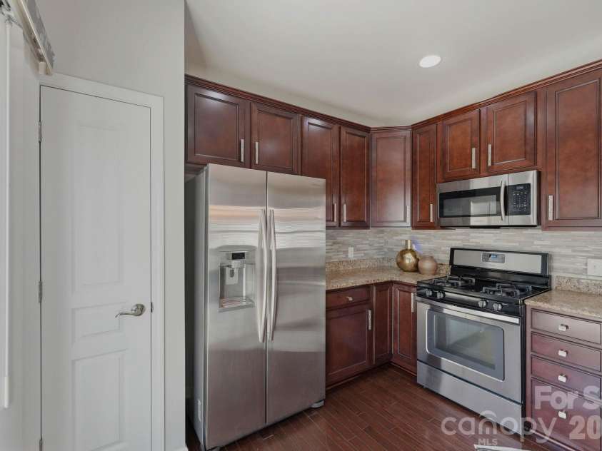 2403 Diplomat Lane, Charlotte, NC 28210.  MLS# CAR4387067, YatesRealty ID 2005. 