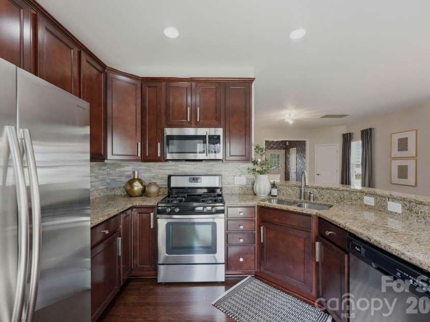 2403 Diplomat Lane, Charlotte, NC 28210.  MLS# CAR4387067, YatesRealty ID 2005. 