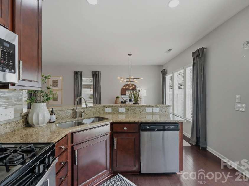 2403 Diplomat Lane, Charlotte, NC 28210.  MLS# CAR4387067, YatesRealty ID 2005. 