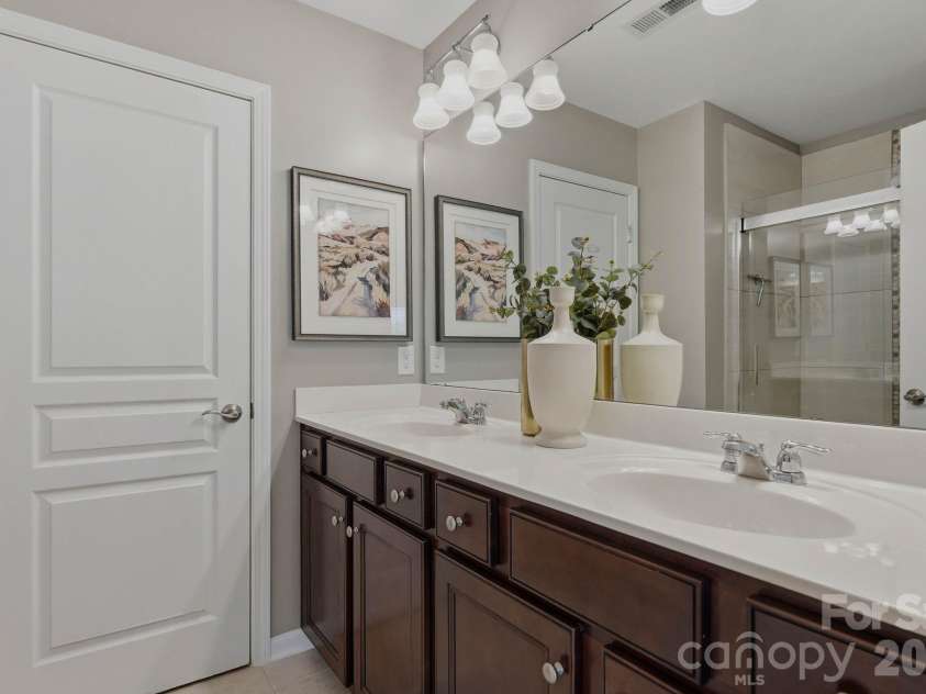 2403 Diplomat Lane, Charlotte, NC 28210.  MLS# CAR4387067, YatesRealty ID 2005. 