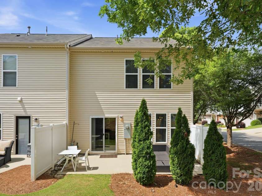2403 Diplomat Lane, Charlotte, NC 28210.  MLS# CAR4387067, YatesRealty ID 2005. 