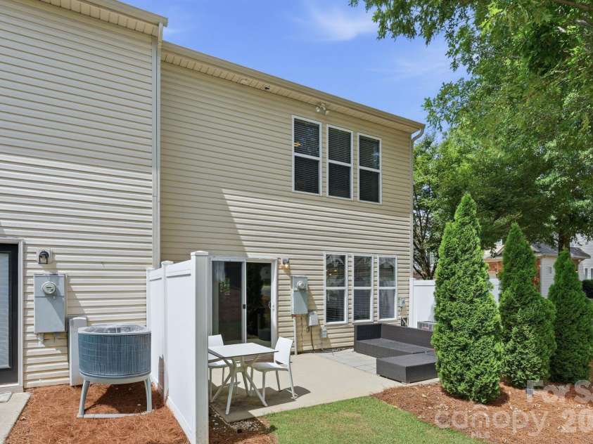 2403 Diplomat Lane, Charlotte, NC 28210.  MLS# CAR4387067, YatesRealty ID 2005. 