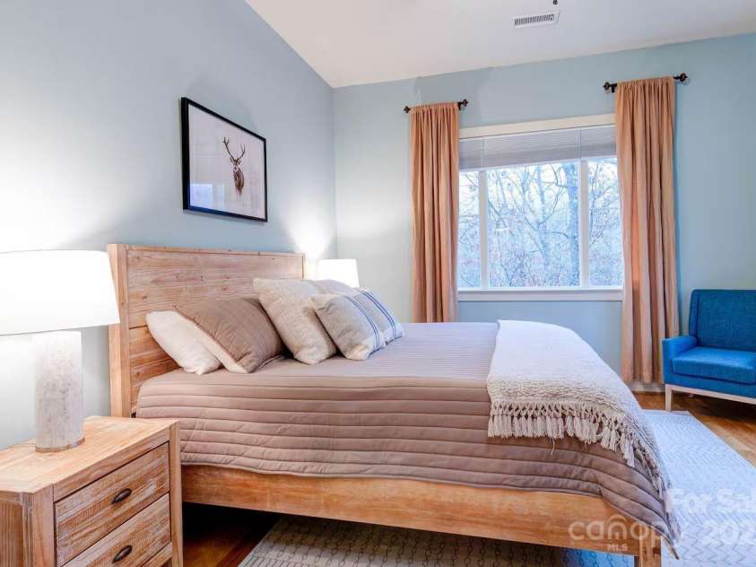 376 Grandview Drive, Lake Lure, NC 28746.  MLS# CAR4286167, YatesRealty ID 2005. 