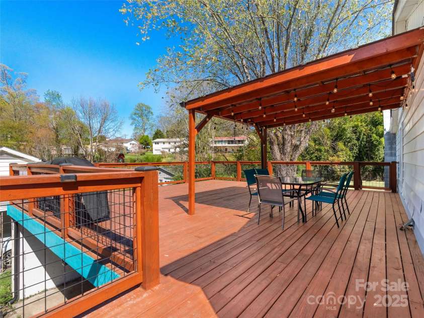 234 Monte Vista Road, Candler, NC 28715.  MLS# CAR4228633, YatesRealty ID 20050. 