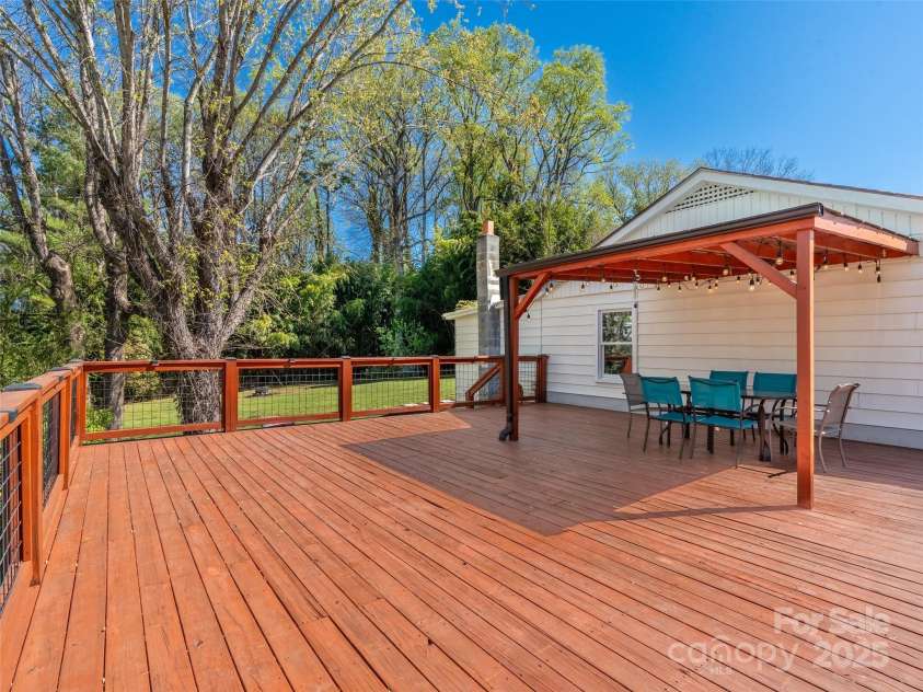 234 Monte Vista Road, Candler, NC 28715.  MLS# CAR4228633, YatesRealty ID 20050. 