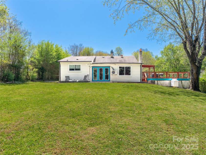 234 Monte Vista Road, Candler, NC 28715.  MLS# CAR4228633, YatesRealty ID 20050. 