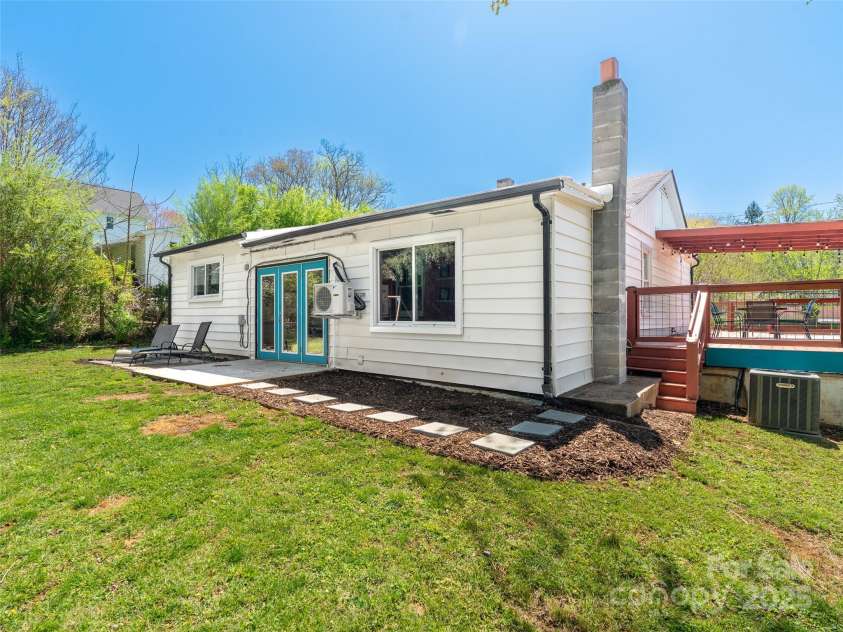 234 Monte Vista Road, Candler, NC 28715.  MLS# CAR4228633, YatesRealty ID 20050. 