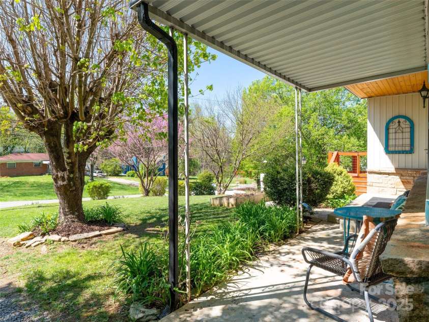 234 Monte Vista Road, Candler, NC 28715.  MLS# CAR4228633, YatesRealty ID 20050. Front Lawn is lush and inviting!