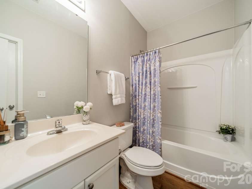18736 Nautical Drive, Cornelius, NC 28031.  MLS# CAR4371248, YatesRealty ID 20051. 2nd bath - adjoins BR #2, and also serves as the powder room.