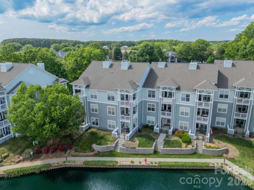 18736 Nautical Drive, Cornelius, NC 28031.  MLS# CAR4371248, YatesRealty ID 20051. 