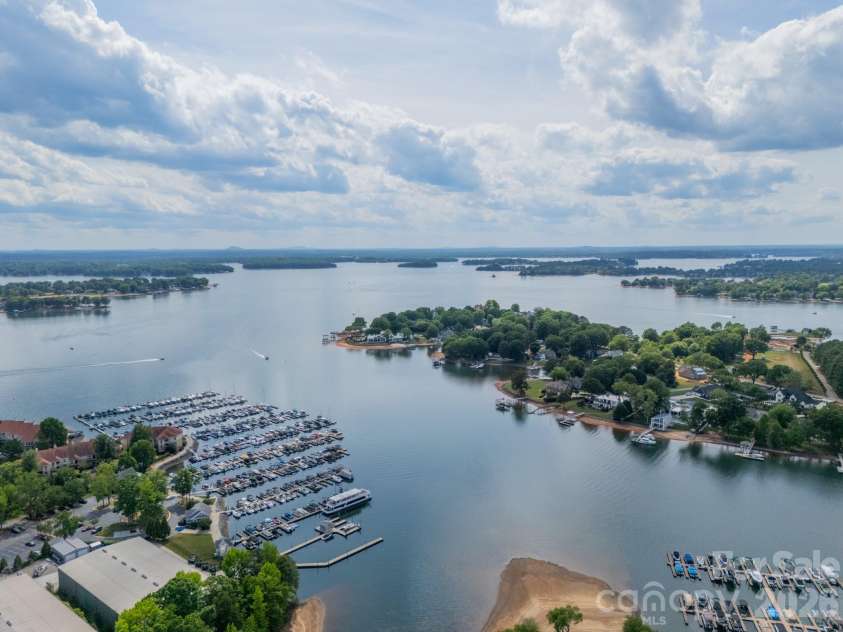 18736 Nautical Drive, Cornelius, NC 28031.  MLS# CAR4371248, YatesRealty ID 20051. 