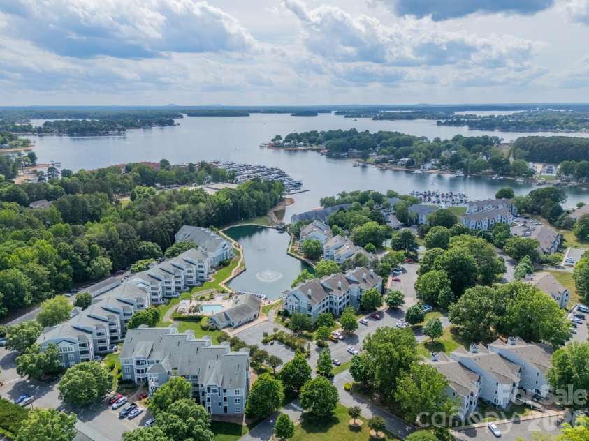 18736 Nautical Drive, Cornelius, NC 28031.  MLS# CAR4371248, YatesRealty ID 20051. 