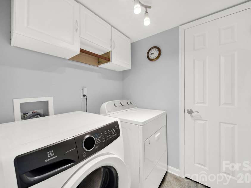 263 Fox Hollow Road, Mooresville, NC 28117.  MLS# CAR4360357, YatesRealty ID 20052. Laundry Room