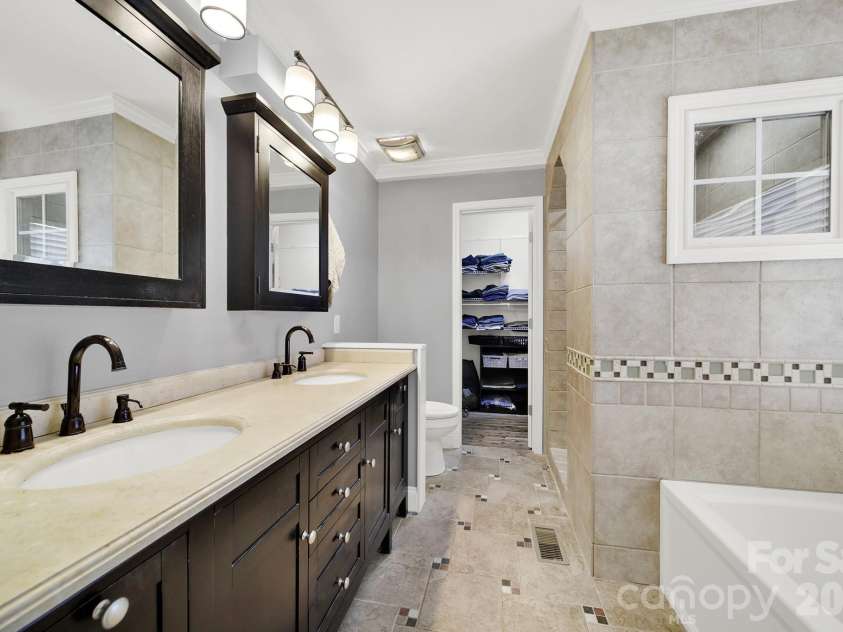 263 Fox Hollow Road, Mooresville, NC 28117.  MLS# CAR4360357, YatesRealty ID 20052. Primary Bathroom