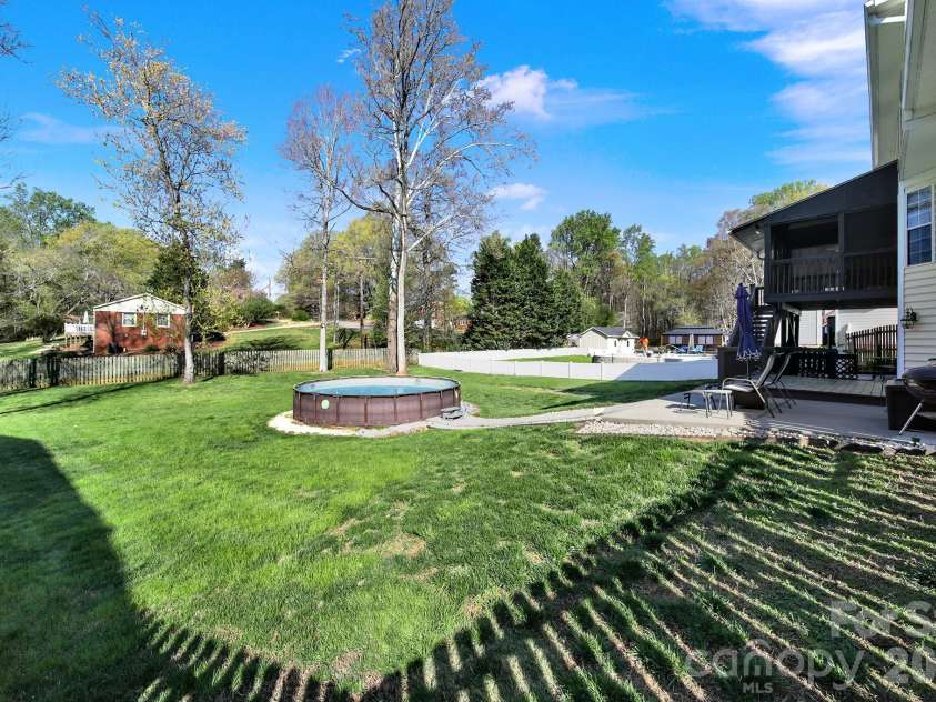 263 Fox Hollow Road, Mooresville, NC 28117.  MLS# CAR4360357, YatesRealty ID 20052. Spacious Backyard