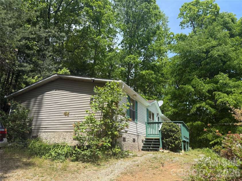 39 Lisa Court, Otto, NC 28763.  MLS# CAR4379777, YatesRealty ID 20053. 