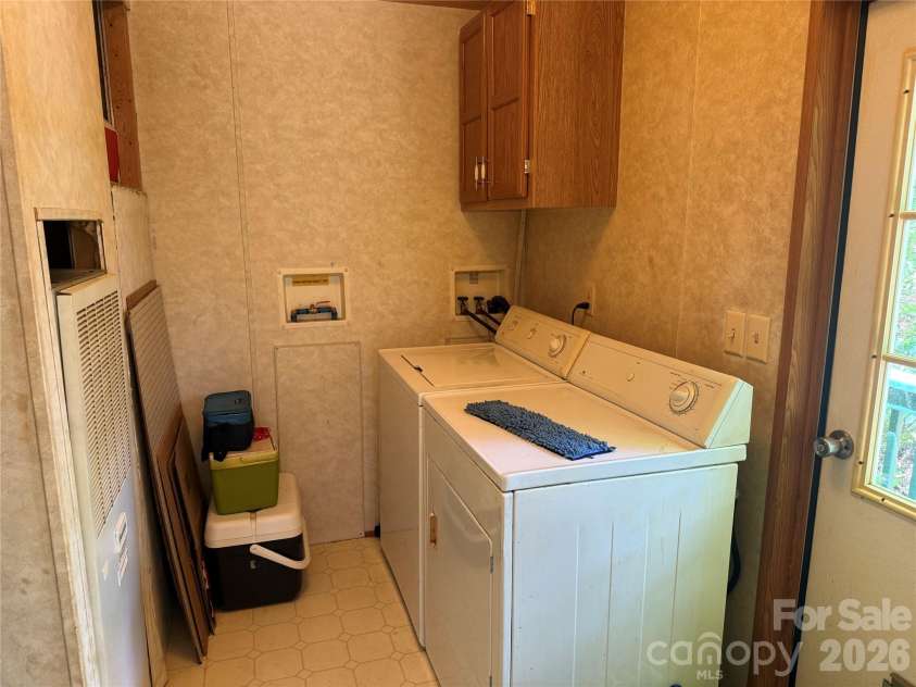 39 Lisa Court, Otto, NC 28763.  MLS# CAR4379777, YatesRealty ID 20053. 