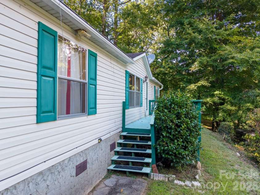 39 Lisa Court, Otto, NC 28763.  MLS# CAR4379777, YatesRealty ID 20053. 