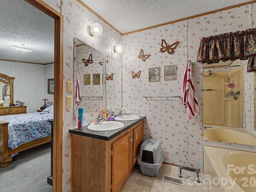 39 Lisa Court, Otto, NC 28763.  MLS# CAR4379777, YatesRealty ID 20053. 