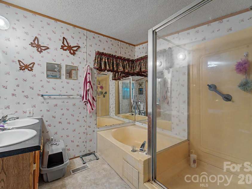 39 Lisa Court, Otto, NC 28763.  MLS# CAR4379777, YatesRealty ID 20053. 