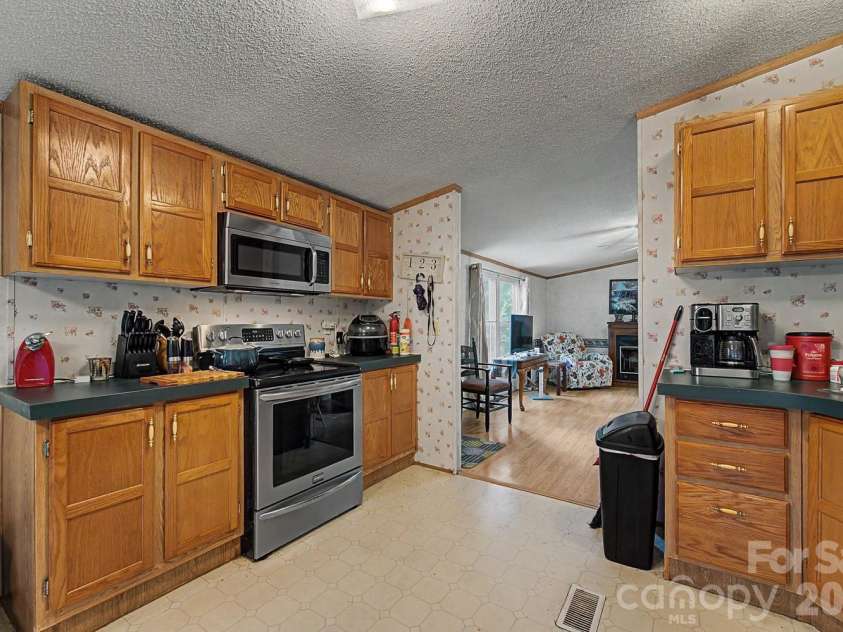 39 Lisa Court, Otto, NC 28763.  MLS# CAR4379777, YatesRealty ID 20053. 
