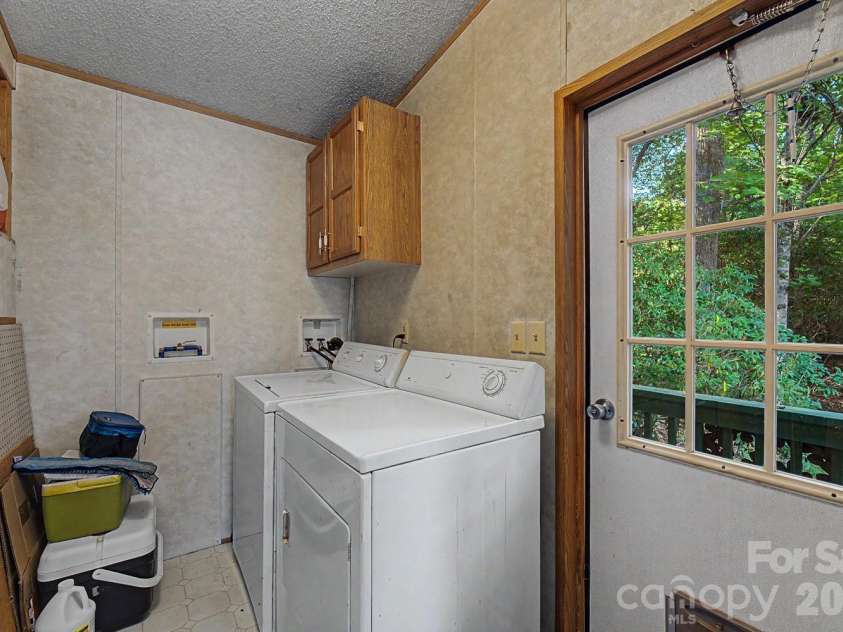39 Lisa Court, Otto, NC 28763.  MLS# CAR4379777, YatesRealty ID 20053. 