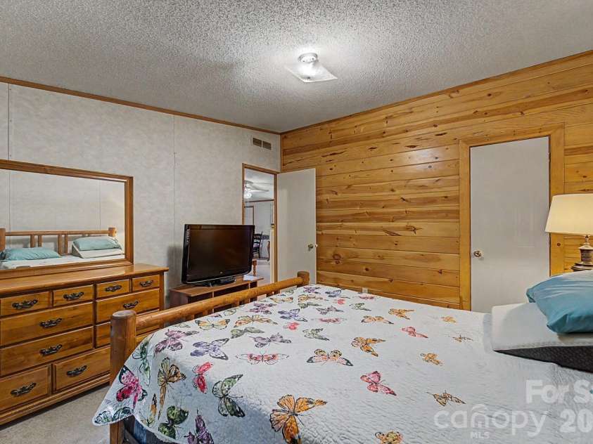 39 Lisa Court, Otto, NC 28763.  MLS# CAR4379777, YatesRealty ID 20053. 