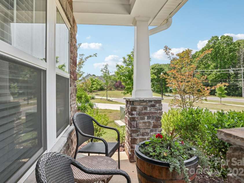 15023 Longmoore Drive, Charlotte, NC 28278.  MLS# CAR4260655, YatesRealty ID 20054. 