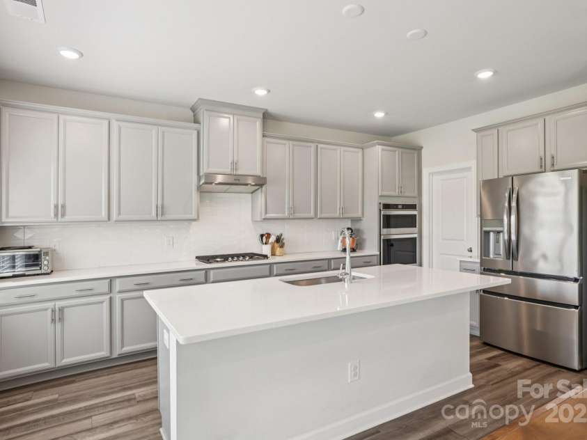 15023 Longmoore Drive, Charlotte, NC 28278.  MLS# CAR4260655, YatesRealty ID 20054. 