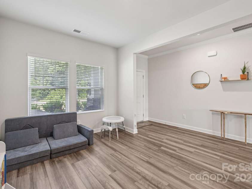 15023 Longmoore Drive, Charlotte, NC 28278.  MLS# CAR4260655, YatesRealty ID 20054. 