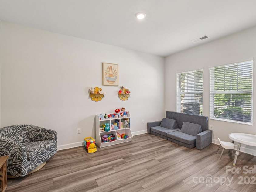 15023 Longmoore Drive, Charlotte, NC 28278.  MLS# CAR4260655, YatesRealty ID 20054. 