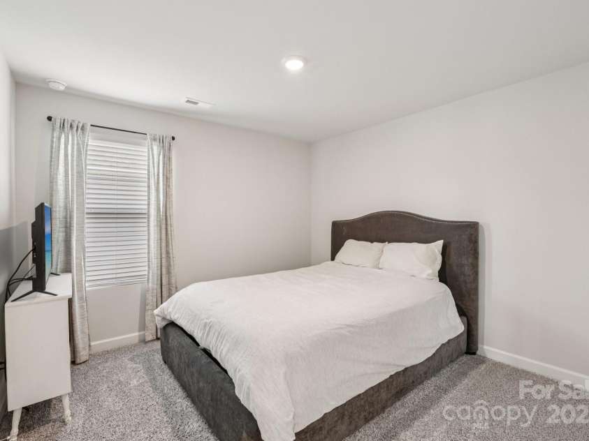 15023 Longmoore Drive, Charlotte, NC 28278.  MLS# CAR4260655, YatesRealty ID 20054. 
