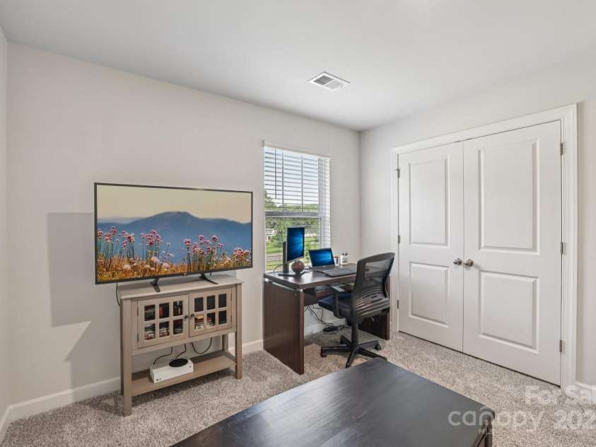 15023 Longmoore Drive, Charlotte, NC 28278.  MLS# CAR4260655, YatesRealty ID 20054. 