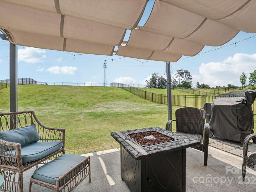 15023 Longmoore Drive, Charlotte, NC 28278.  MLS# CAR4260655, YatesRealty ID 20054. 