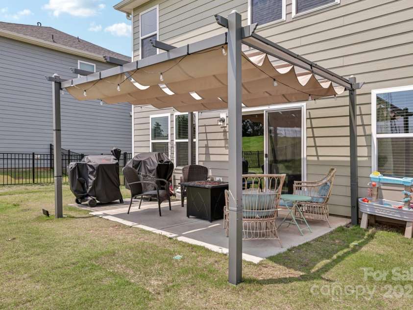 15023 Longmoore Drive, Charlotte, NC 28278.  MLS# CAR4260655, YatesRealty ID 20054. 