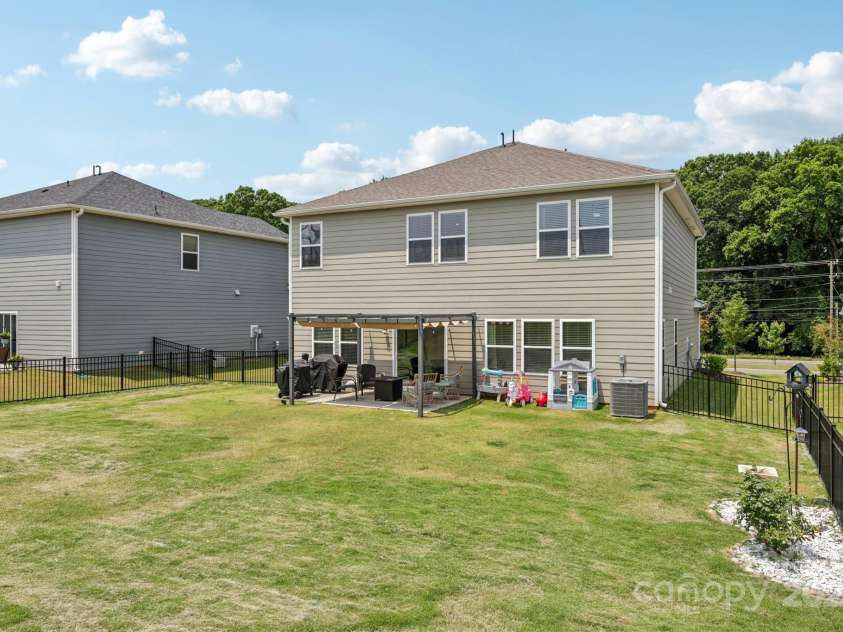 15023 Longmoore Drive, Charlotte, NC 28278.  MLS# CAR4260655, YatesRealty ID 20054. 