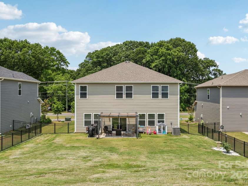15023 Longmoore Drive, Charlotte, NC 28278.  MLS# CAR4260655, YatesRealty ID 20054. 