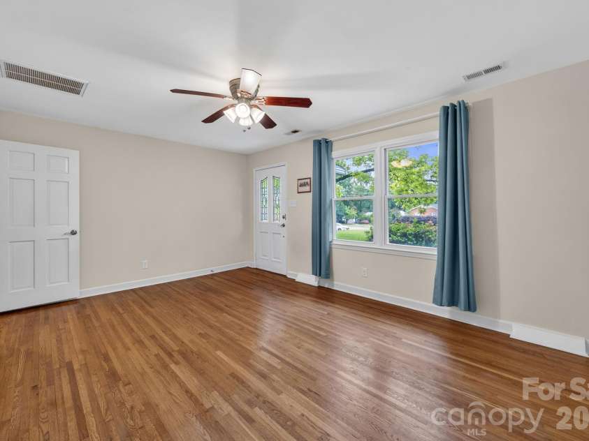 2713 Kilborne Drive, Charlotte, NC 28205.  MLS# CAR4376113, YatesRealty ID 20054. 