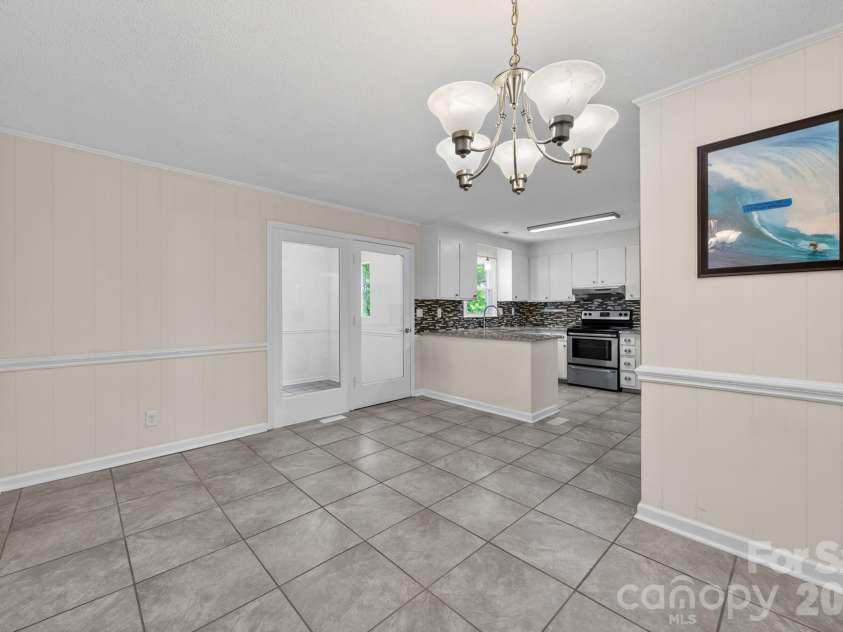 2713 Kilborne Drive, Charlotte, NC 28205.  MLS# CAR4376113, YatesRealty ID 20054. 