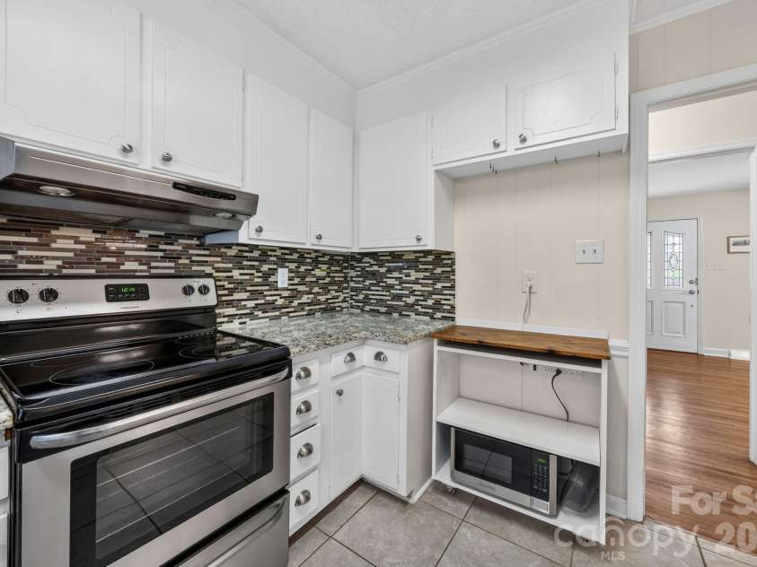 2713 Kilborne Drive, Charlotte, NC 28205.  MLS# CAR4376113, YatesRealty ID 20054. 